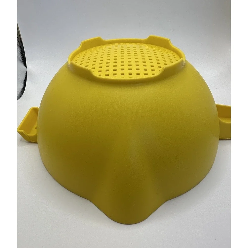 Tupperware Strainer Colander Large 2 Quart Size Yellow EUC Kitchen Utensil